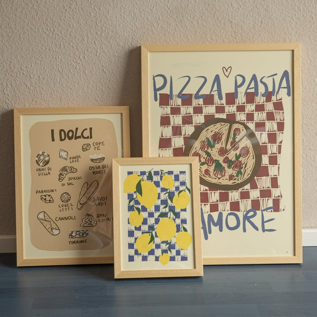 Poster Zitronen / Kunstdruck / Dolce Vita / Italien, Küche, Essen, Amalfi,Limone, Zitronen, Bild, Küchen-Poster, gelb, blau, Karo, Muster